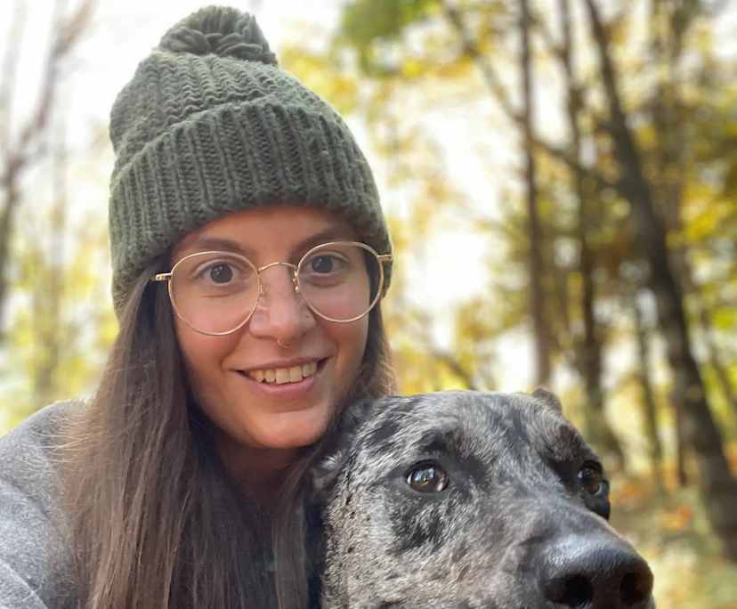 Samantha (38), $450, Non-smoker, Have pets, and No children