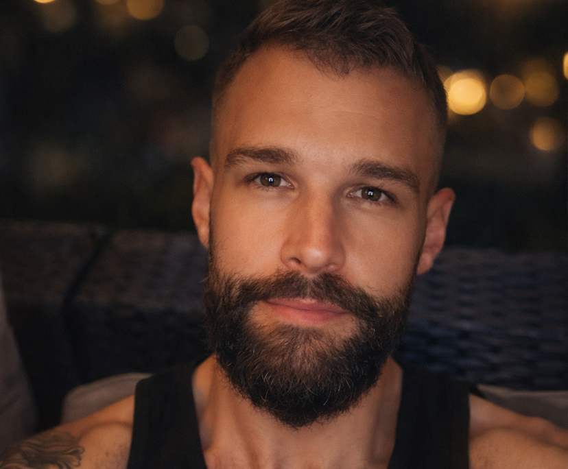 Luke (38), $400, Non-smoker, Have children, and No pets