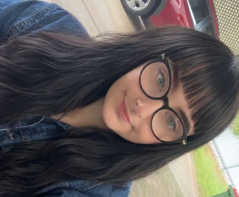Chelsea (23), $300, Smoker, No pets, and No children