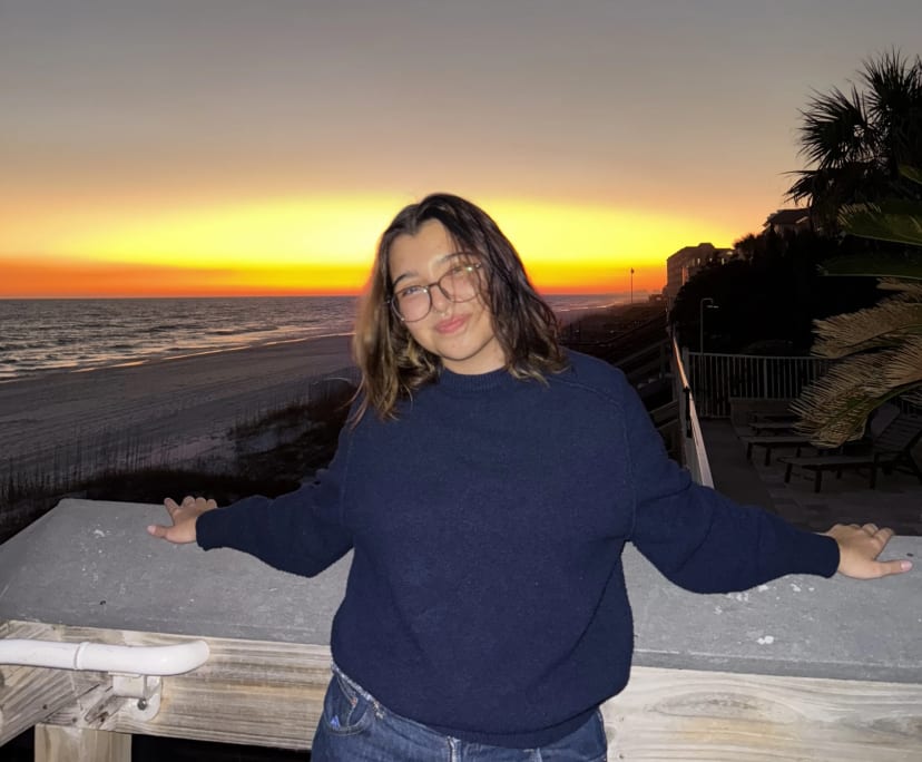 Leah (19), $300, LGBTQIA+, Non-smoker, No pets, and No children