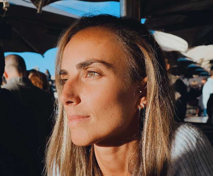 Stephanie (35), $500, Non-smoker, Have pets, and No children