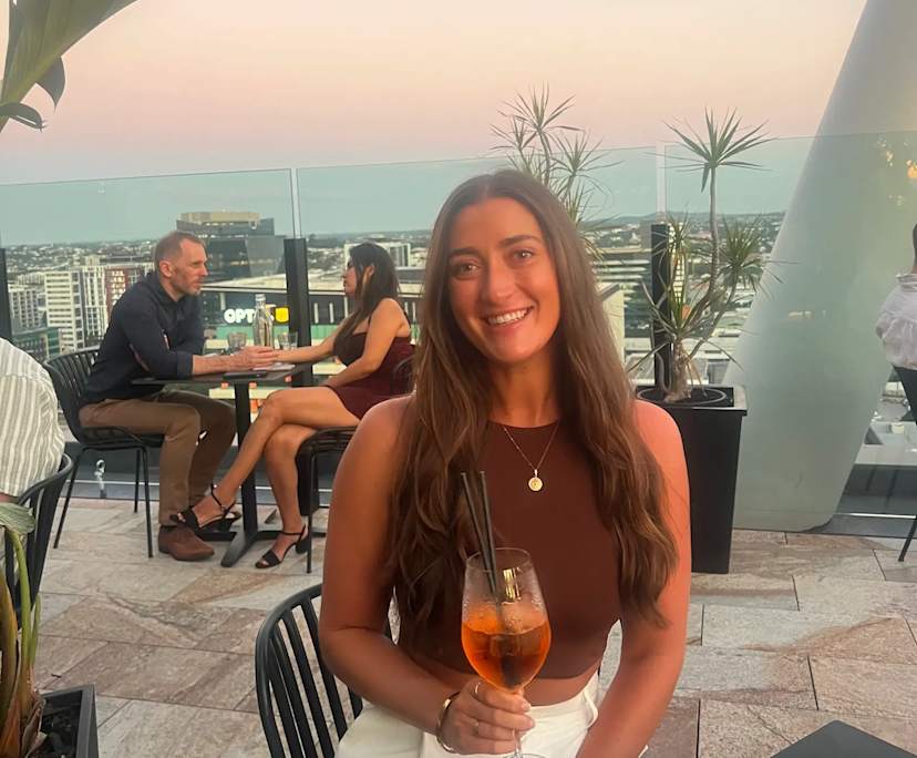 Steph (26), $350, Non-smoker, No pets, and No children
