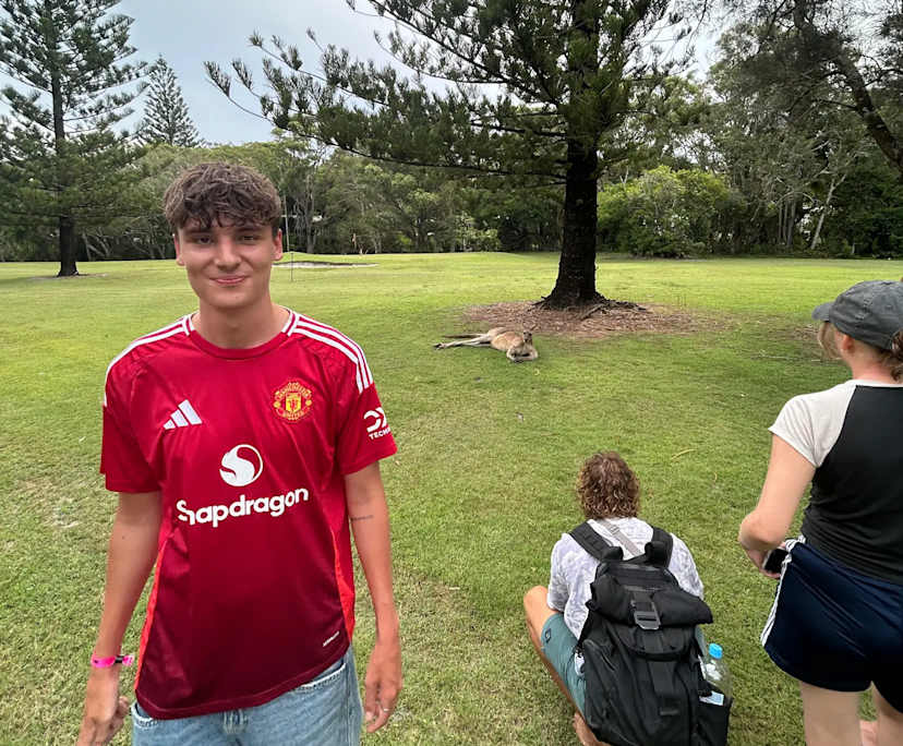 Dan (22), $370, Non-smoker, Have pets, and No children