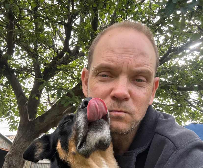 Adam (46), $300, Have pets, Have children, and Smoker