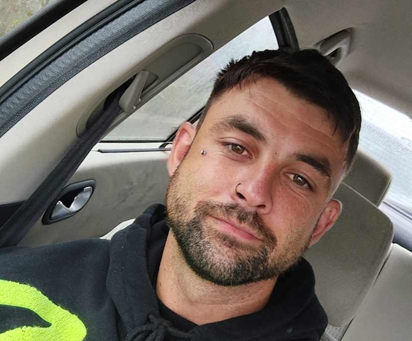 Ladd (32), $300, Non-smoker, Have pets, and No children