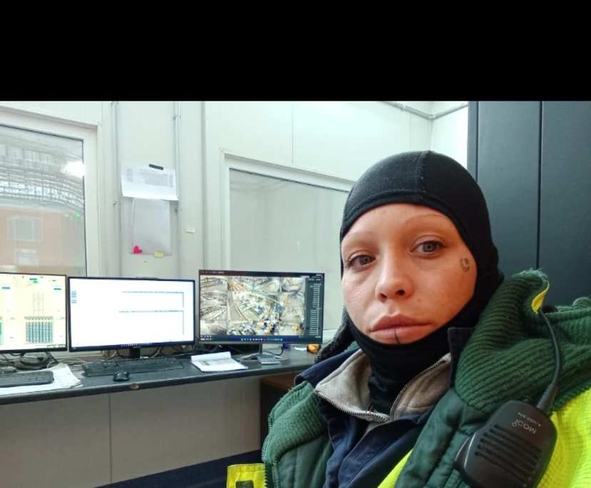 Joy (34), $400, Non-smoker, Have children, and No pets