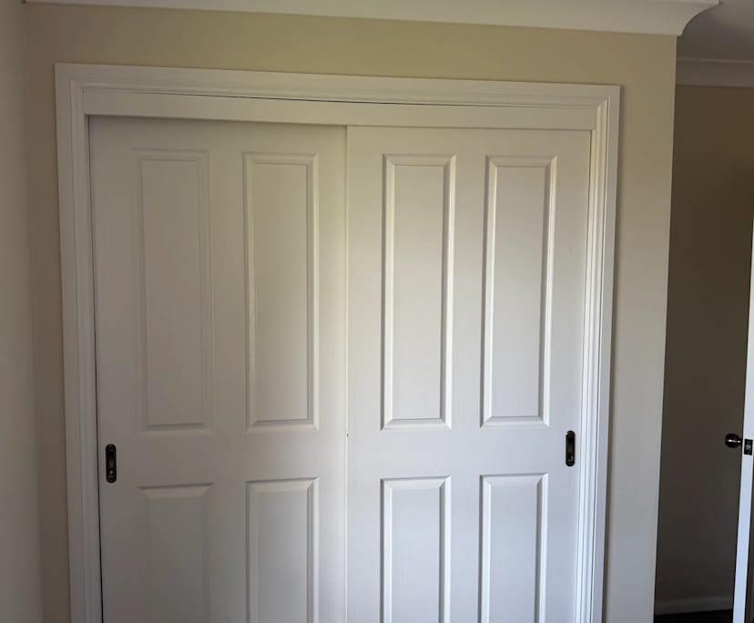 Robert (54), $220, Non-smoker, Have children, and No pets