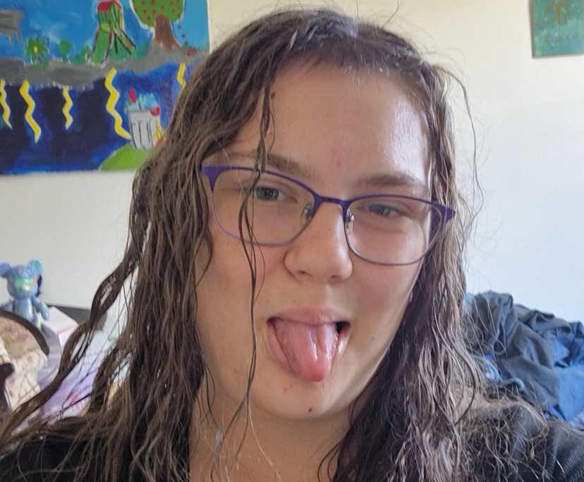 Lily (19), $130, LGBTQIA+, Non-smoker, Have pets, and No children