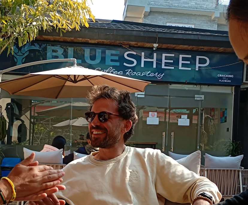 Paco (35), $400, No pets, Non-smoker, and No children