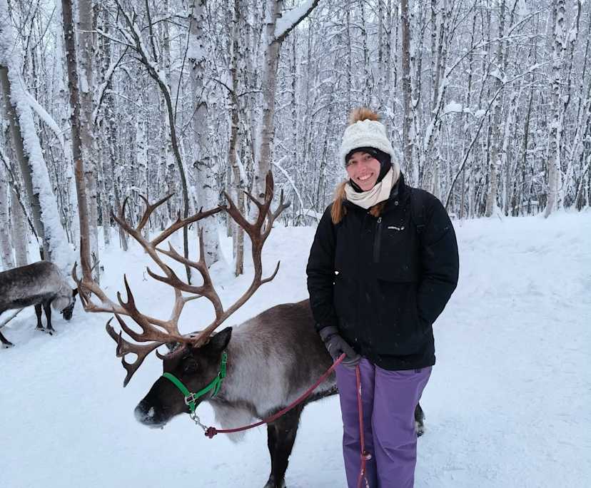 Ella (22), $300, No pets, Non-smoker, and No children