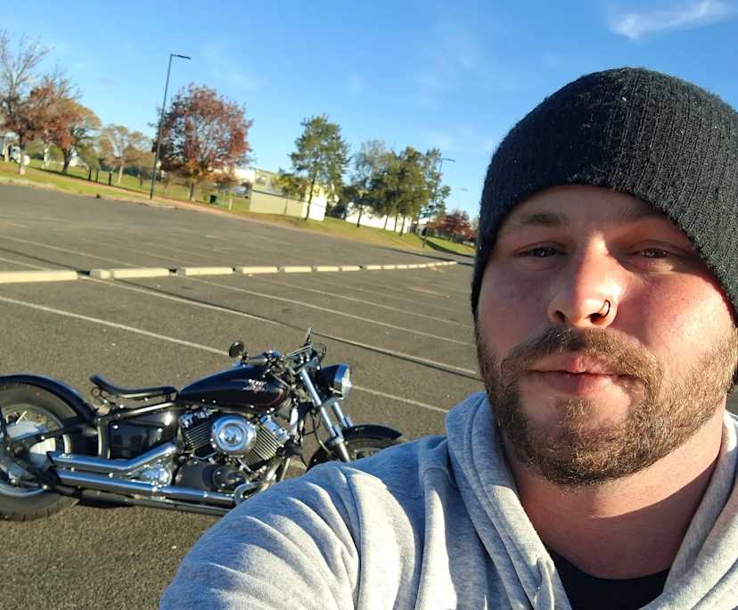 Jessie (28), $250, Smoker, No pets, and No children