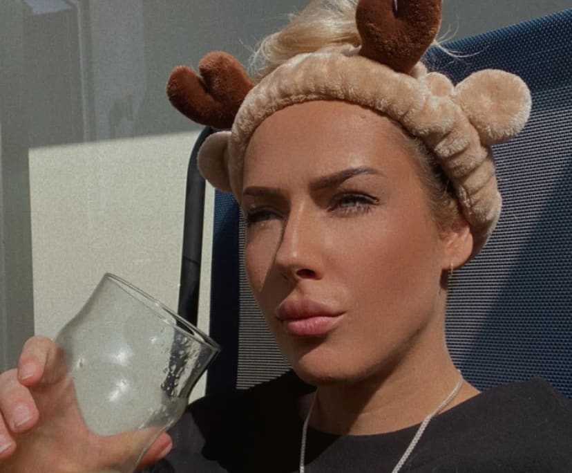 Chloe (26), $450, Non-smoker, No pets, and No children