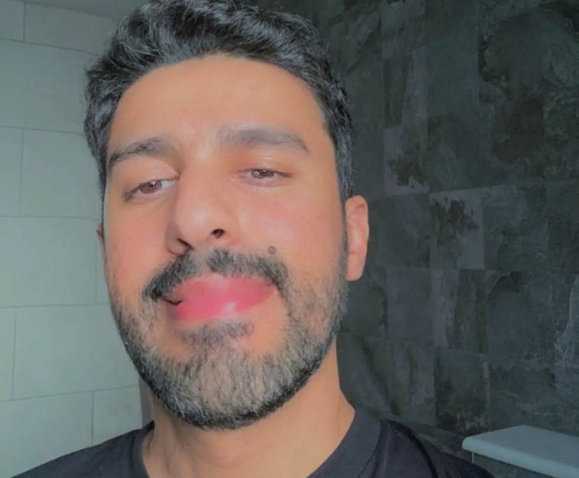 Mo
