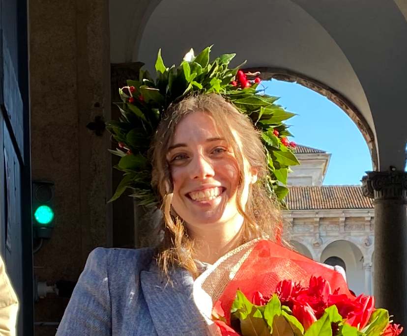 Carola (27), $350, LGBTQIA+, Non-smoker, Have pets, and No children