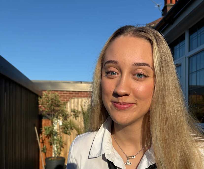 Nell (21), $320, LGBTQIA+, Non-smoker, No pets, and No children