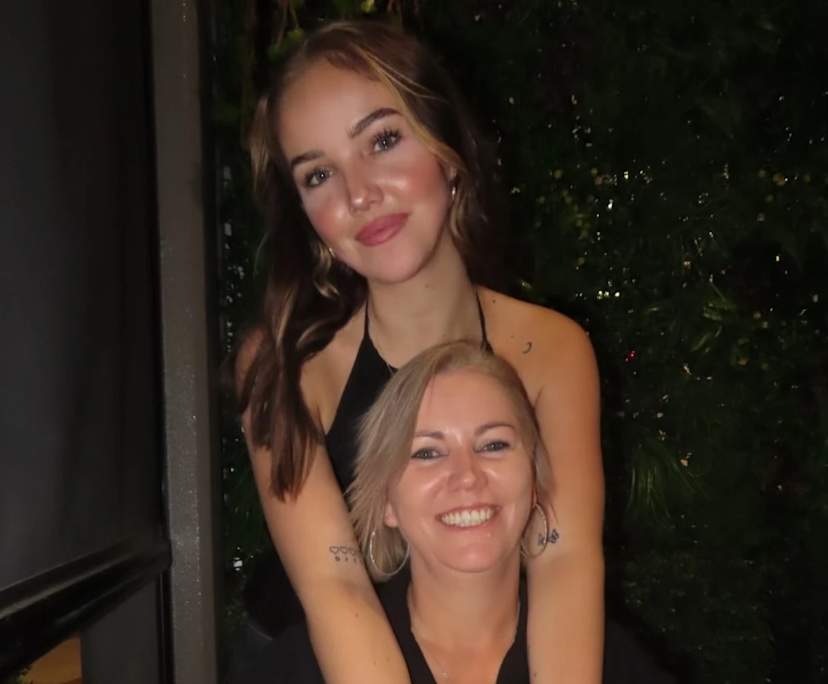 Phoebe (22), $320, Non-smoker, No pets, and No children
