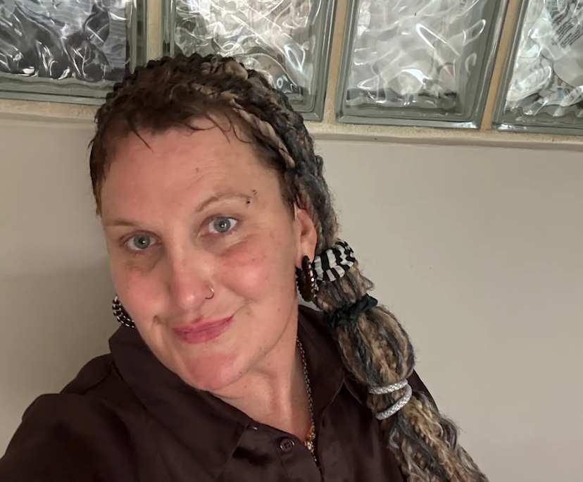 Bec (47), $600, No children, No pets, and Non-smoker