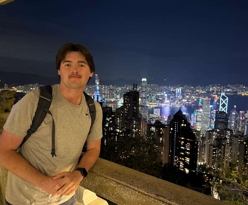 Nolan (19), $330, Non-smoker, Have pets, and No children