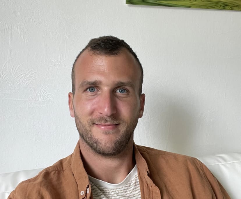 Norbert (32), $350, Non-smoker, No pets, and No children