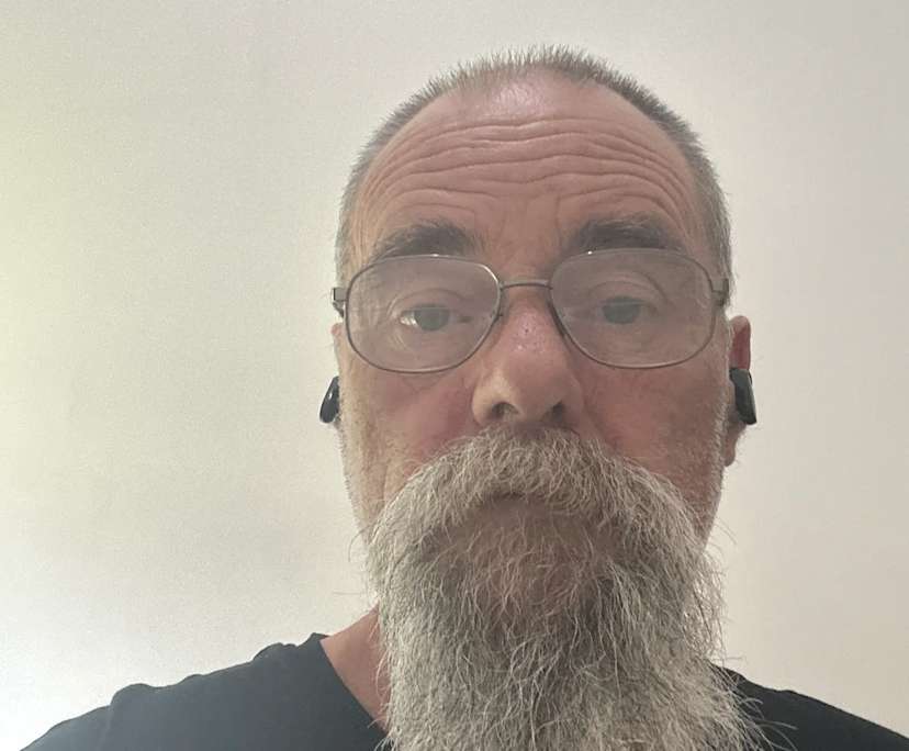 Jamie (53), $270, Smoker, No pets, and No children