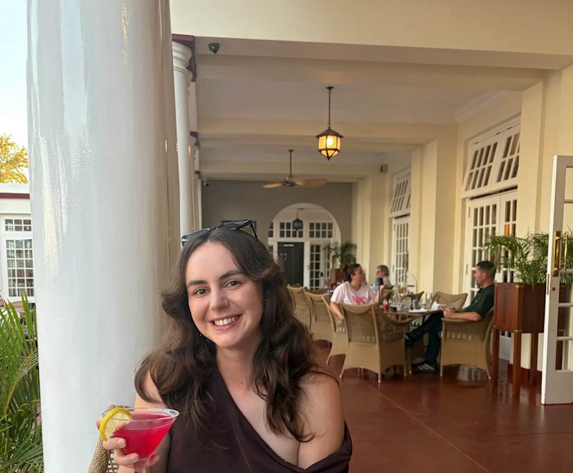 Belle (26), $350, Non-smoker, Have pets, and No children