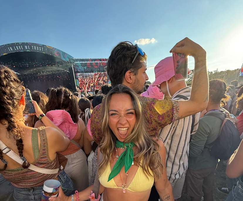 Clara (25), $350, Non-smoker, Have pets, and No children