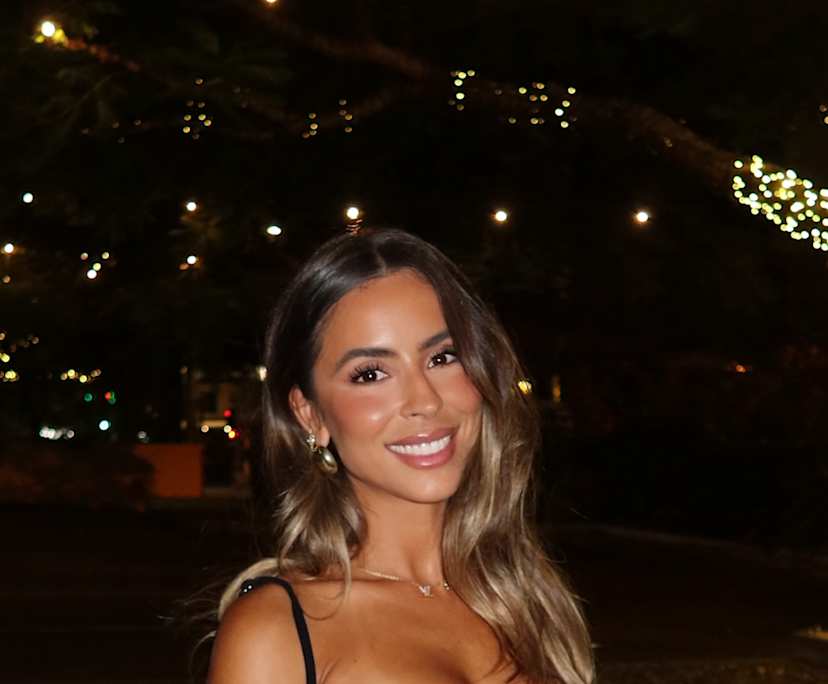 Silvia (32), $350, Non-smoker, Have pets, and No children