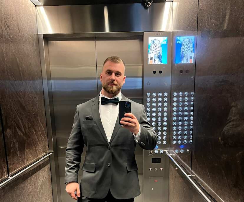Reid (28), $550, LGBTQIA+, Non-smoker, No pets, and No children
