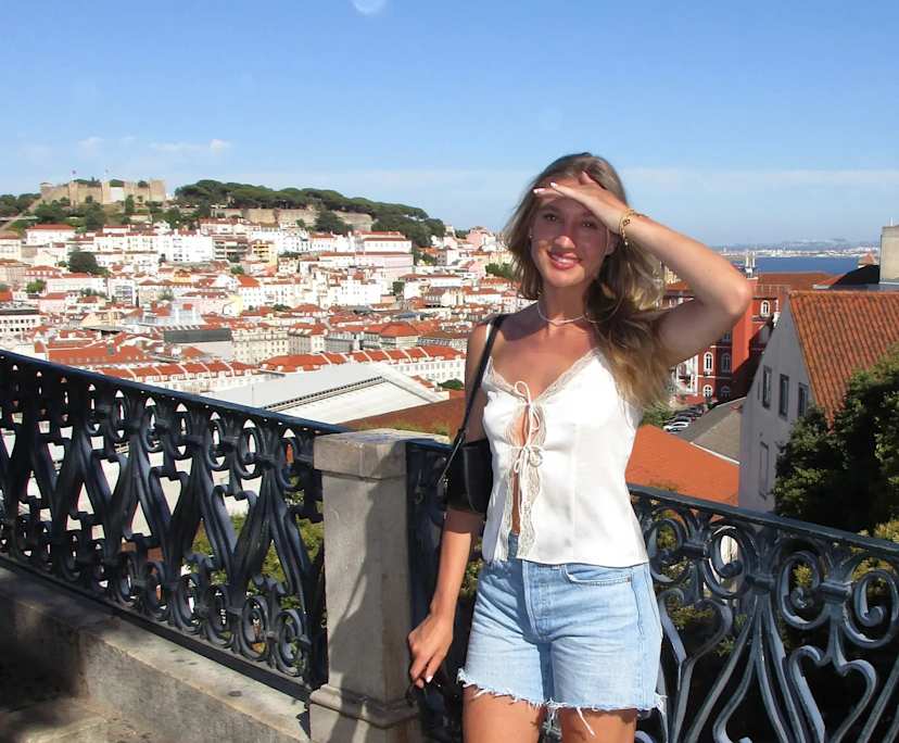 Bre (28), $450, Non-smoker, No pets, and No children