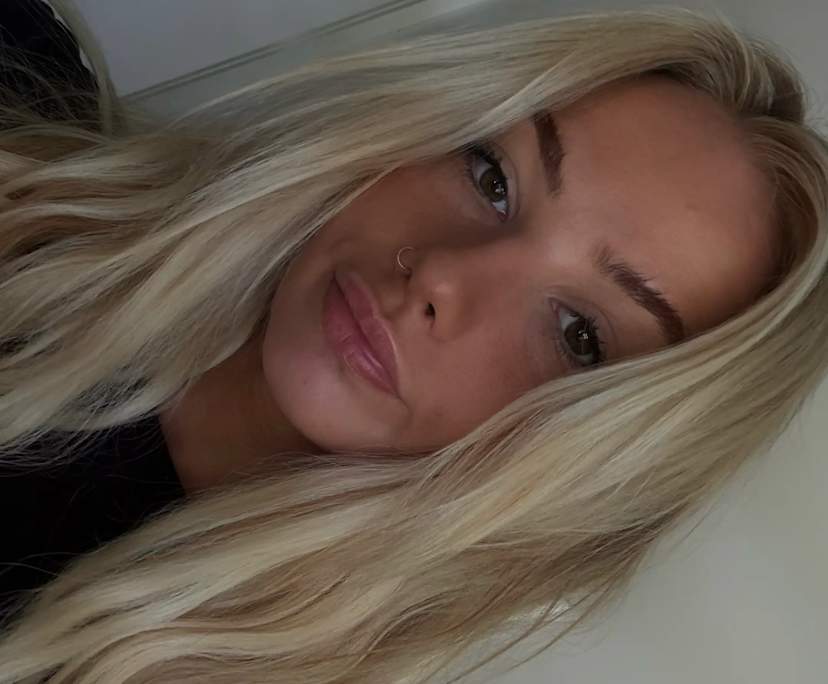 Caitlin (27), $400, Non-smoker, No pets, and No children