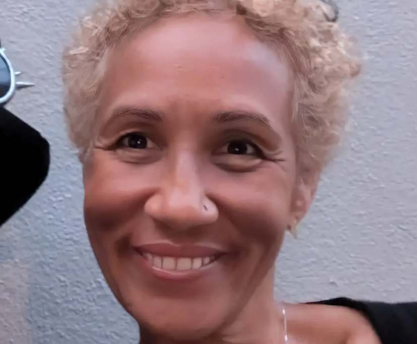 Nerida (56), $450, Non-smoker, Have pets, and No children