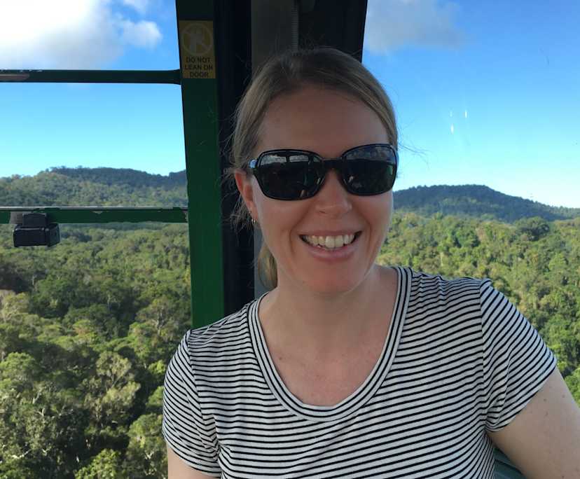 Carrie (37), $600, Non-smoker, Have pets, and No children