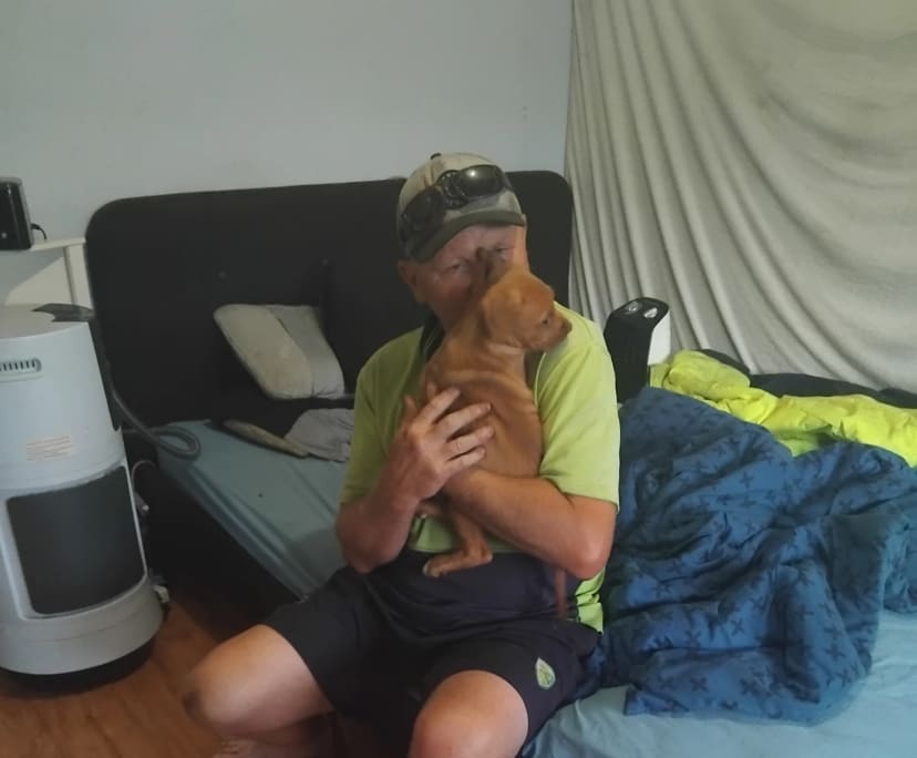 Robert (48), $1, Non-smoker, Have pets, and No children