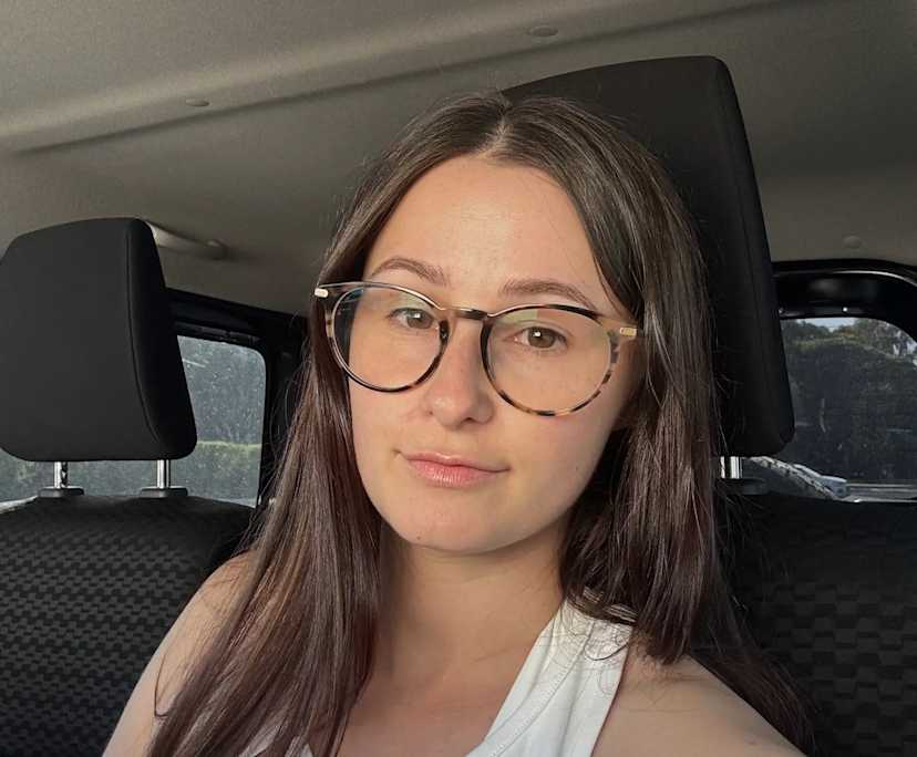 Kati (23), $250, No pets, Non-smoker, and No children