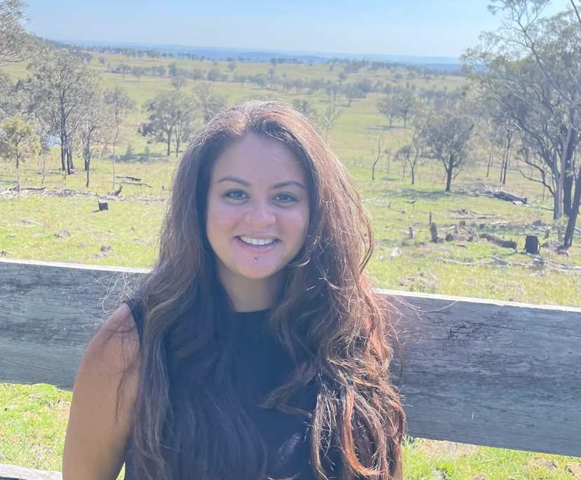 Stina (40), $300, Non-smoker, Have pets, and No children