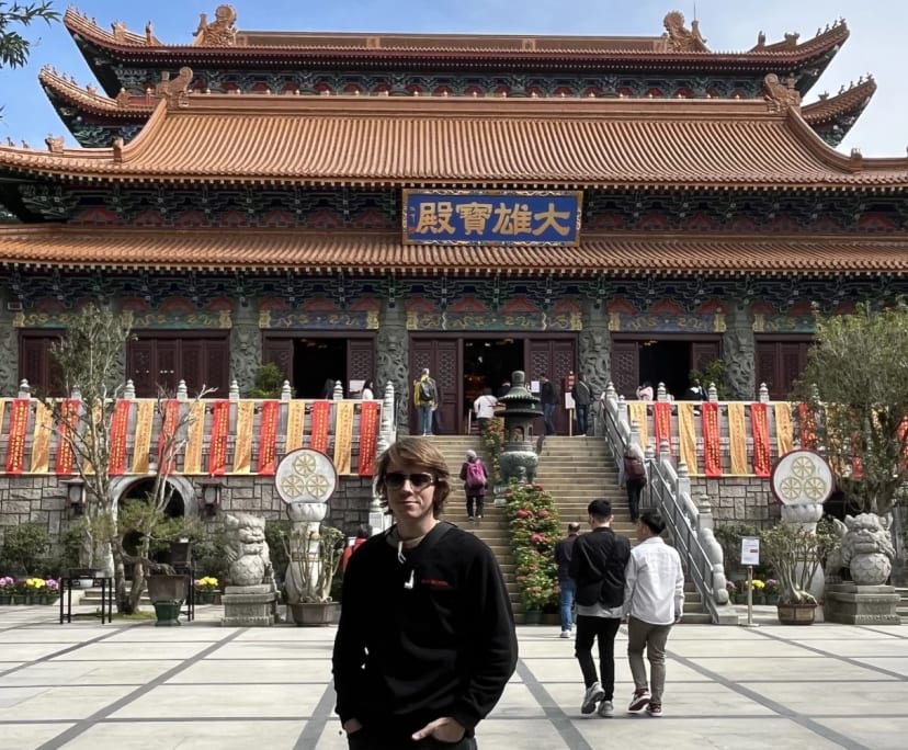 Sam (20), $360, No pets, Non-smoker, and No children