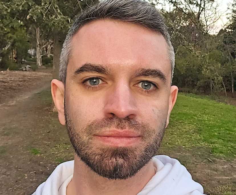Gordon (32), $400, Non-smoker, No pets, and No children