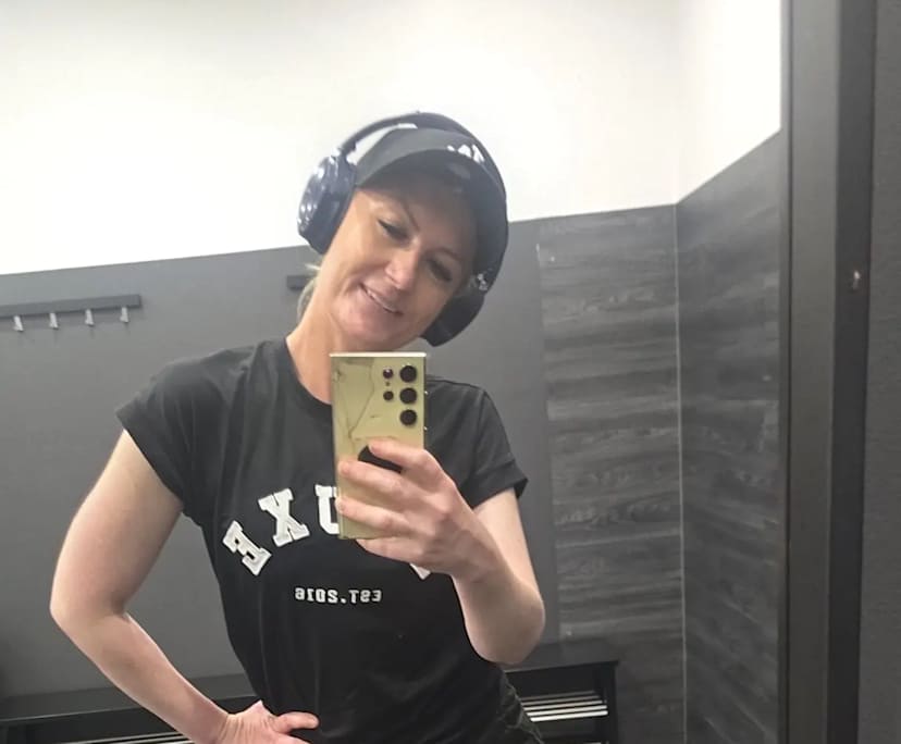 Courtney (40), $300, LGBTQIA+, Non-smoker, No pets, and No children