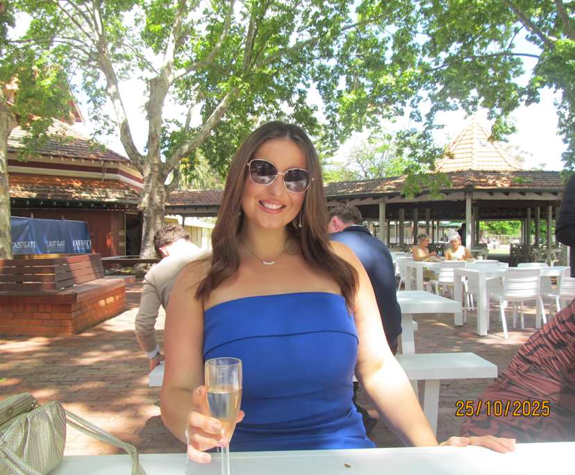 Abbie (24), $310, Non-smoker, No pets, and No children