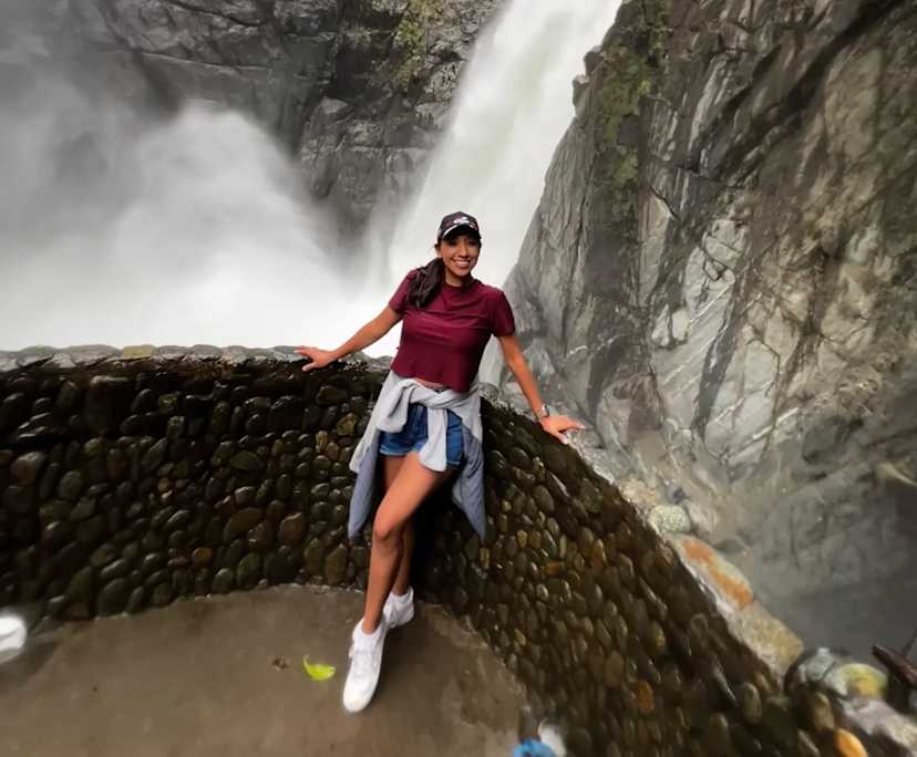 Lisbeth (25), $250, Non-smoker, Have pets, and No children