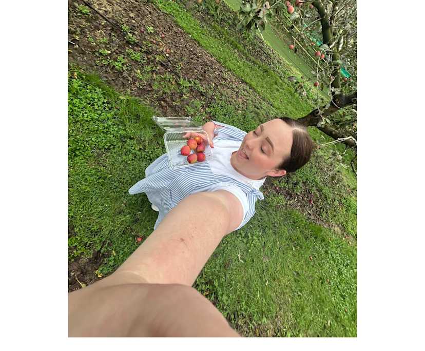 Tia (30), $400, Non-smoker, Have pets, and No children