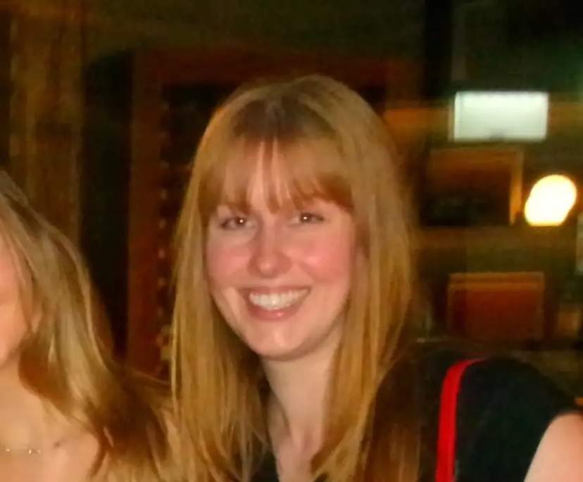 Mia (24), $300, Non-smoker, No pets, and No children