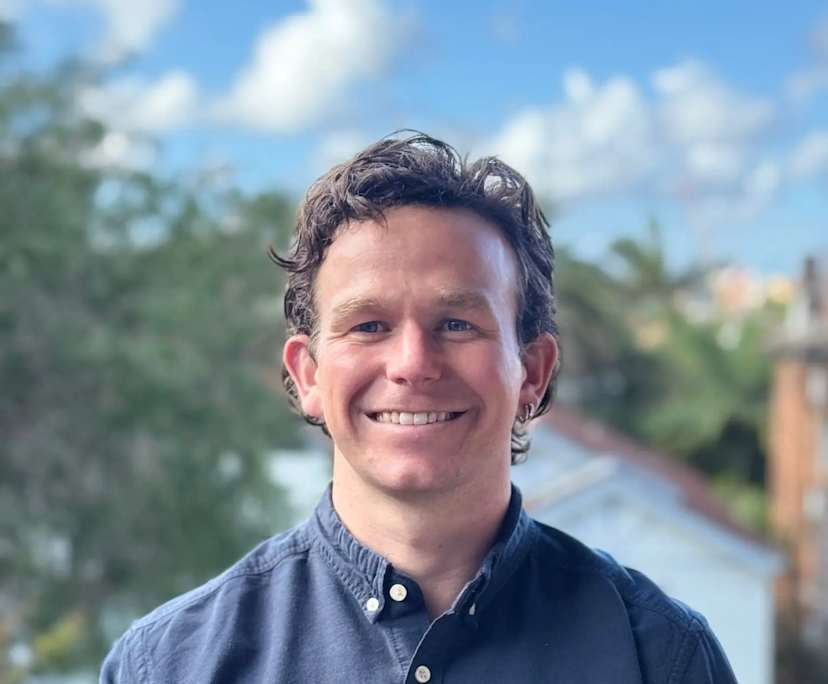 Andrew (31), $375, Non-smoker, No pets, and No children