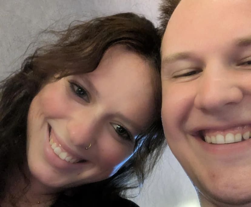 Amy (24), $300, Non-smoker, Have pets, and No children