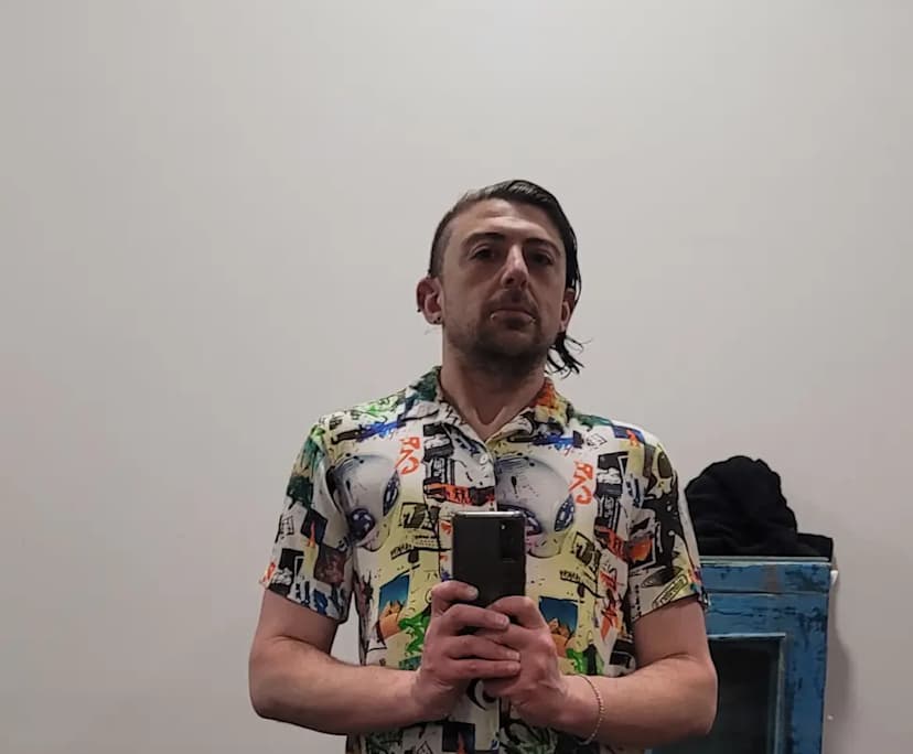Aaron (43), $250, Non-smoker, No pets, and No children