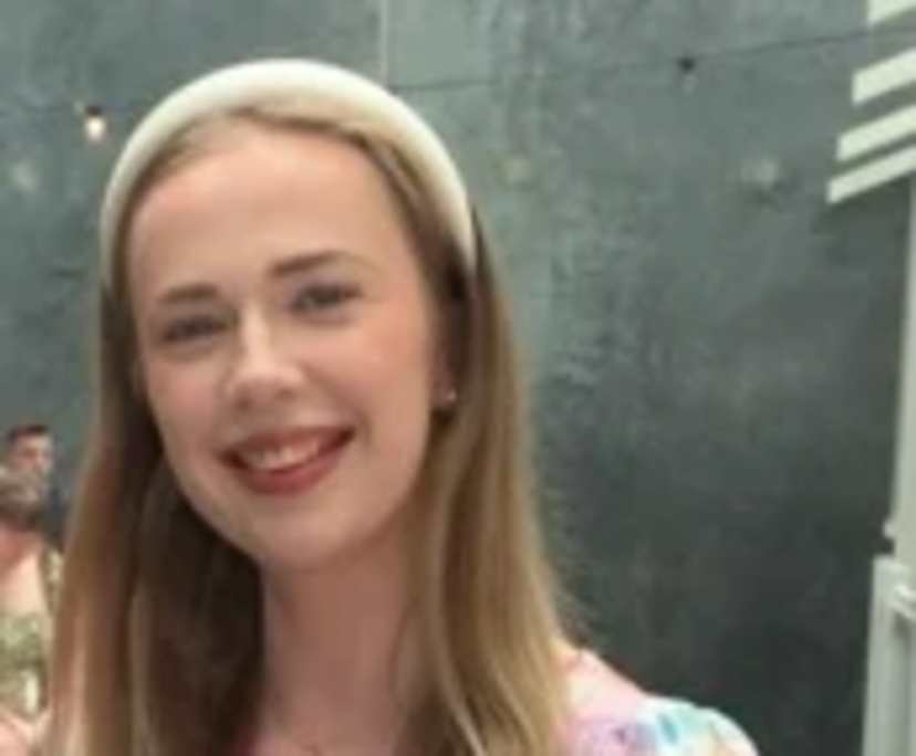 Elise (29), $300, Non-smoker, No pets, and No children