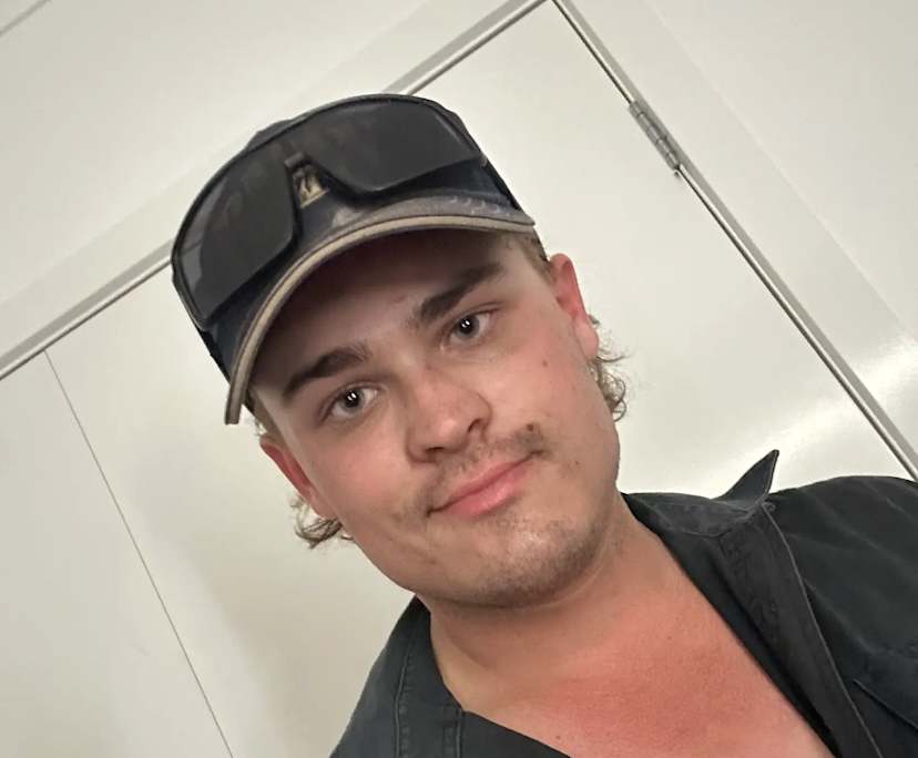 Zachary (20), $300, LGBTQIA+, Smoker, No pets, and No children