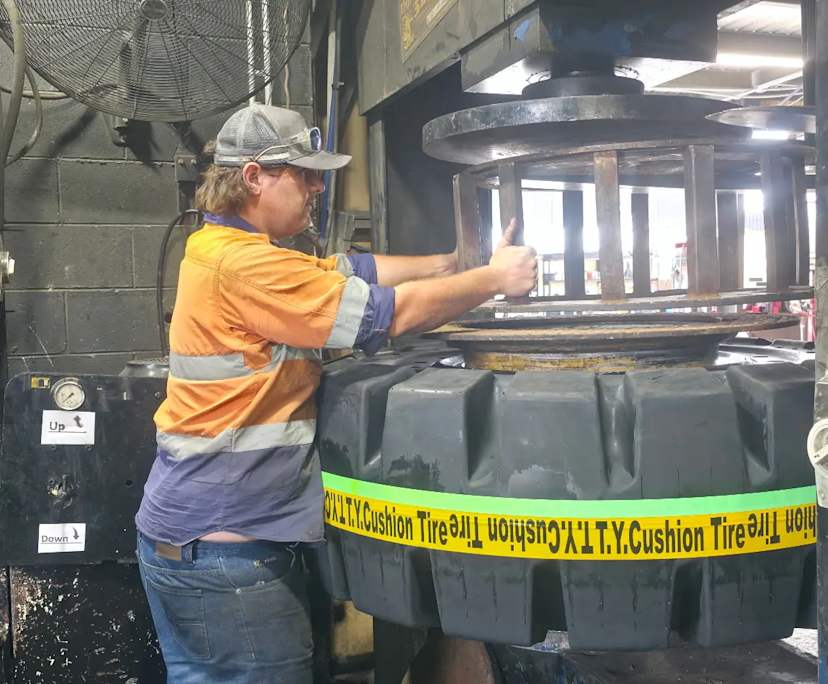 Taiylor (32), $280, Smoker, No pets, and No children