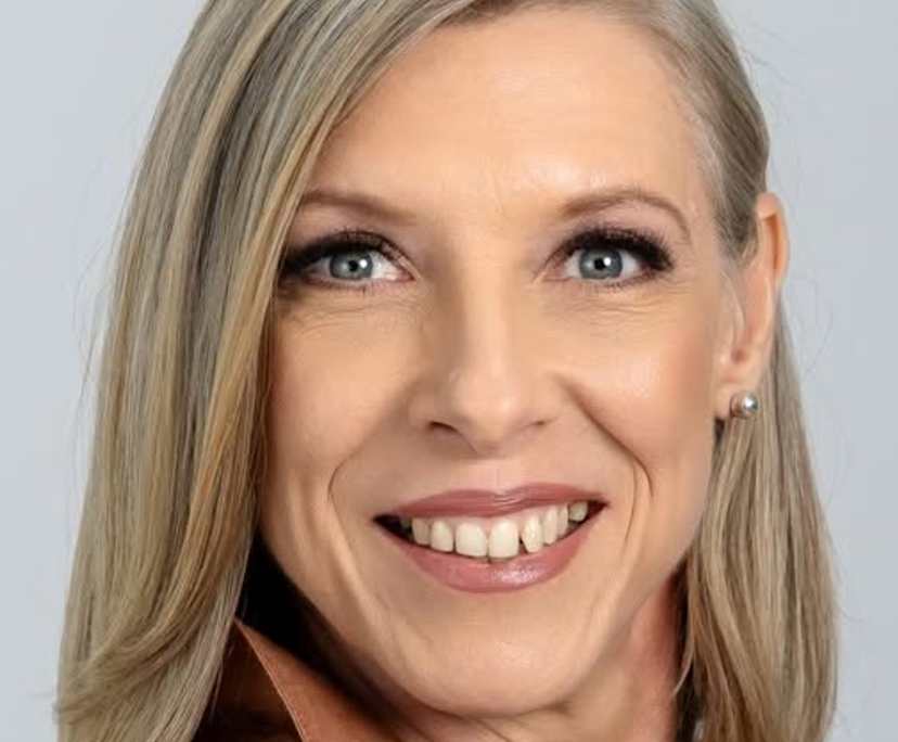 Marsha (52), $300, Non-smoker, Have pets, and No children