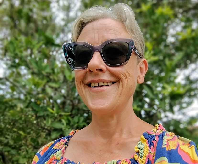 Patsy (49), $300, LGBTQIA+, Have pets, Smoker, and No children